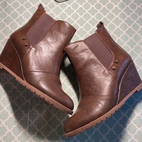 Journee Collection Jessie Wedge Booties Faux Leather 7.5 - Picture 1 of 8